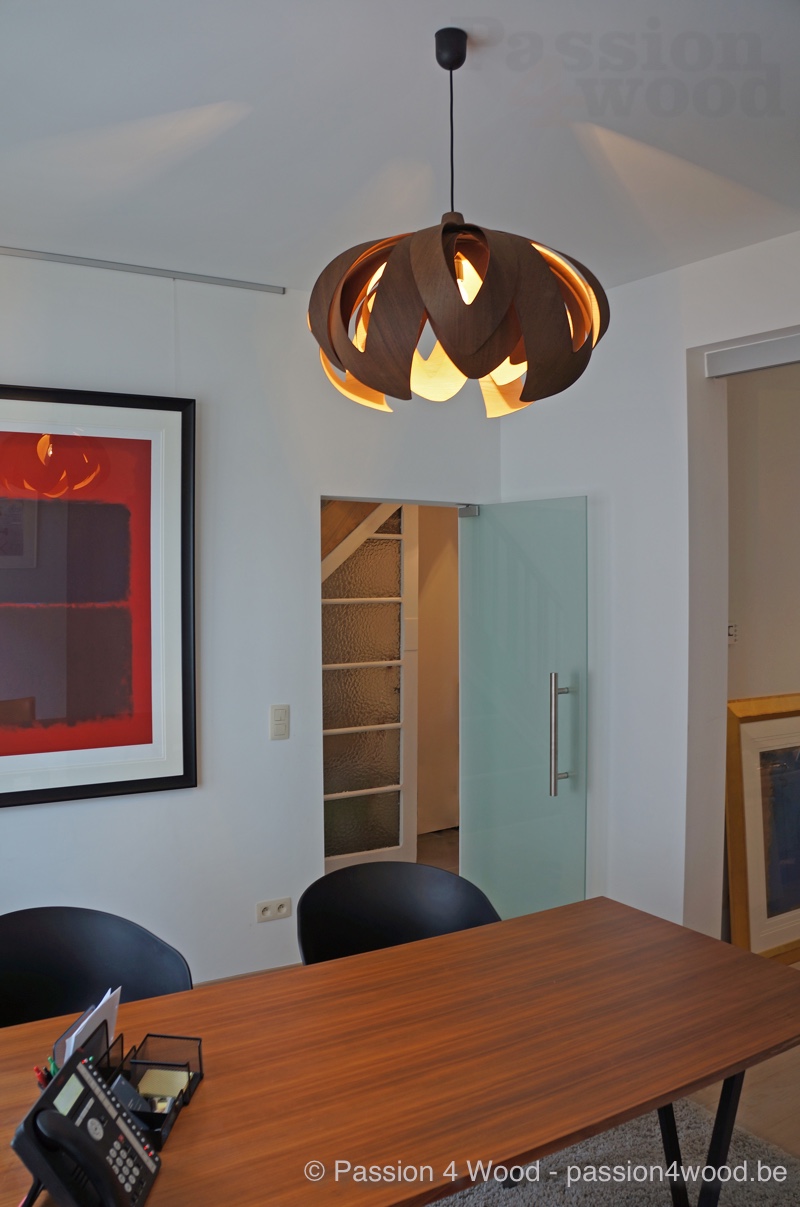 Tulip groot in wenge en esdoorn in kantoor